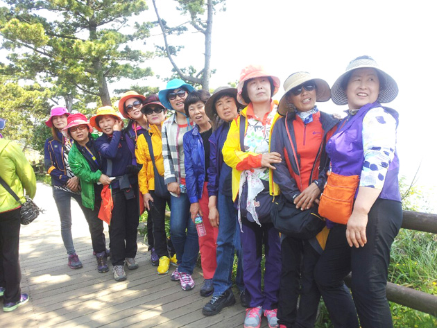 한국여성농업인홍성군연합회(회장 백미자)는 지난 15일부터 17일까지 제주도 일원에서 워크숍을 갖고 감귤농장 체험 및 한라산 등반을 진행했다.