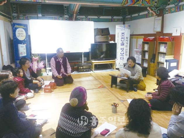 결성향교는 지난 2일 지난해 인문학스콜레 팀 10여명이 모인 가운데 친목을 다짐하고 2016년 사업에 대한 오리엔테이션을 진행했다.