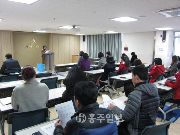 충청남도유아교육진흥원(원장 장진옥)은 설 명절을 앞두고 지난 1일 세미나실에서 전 직원이 참석한 가운데 ‘설 명절 선물 안 주고 안 받기’ 청렴실천 다짐대회를 가졌다.