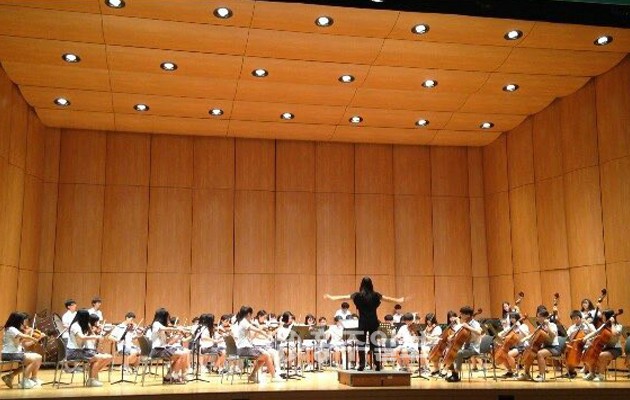 내포중학교는 지난달 26일 천안 학생문화원에서 열린 제55회 충남 중고등학생 음악경연대회에서 관현악 부문에 출전해 금상을 수상하는 쾌거를 올렸다.