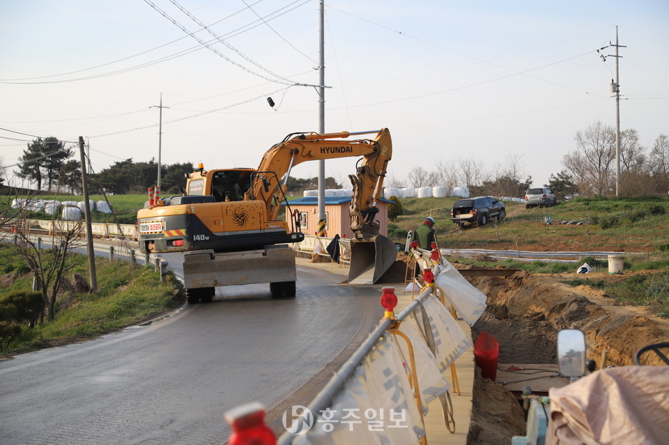 한국가스공사 전북지역본부가 발주하고 SM경남기업이 시공책임을 맡아 진행 중에 있는 홍성-청양간 천연가스 공급설비 건설공사 현장. 홍성군 구간 공사를 맡고 있는 하청업체에 따르면 오는 5월 초쯤 공사가 마무리될 예정이라고 한다.