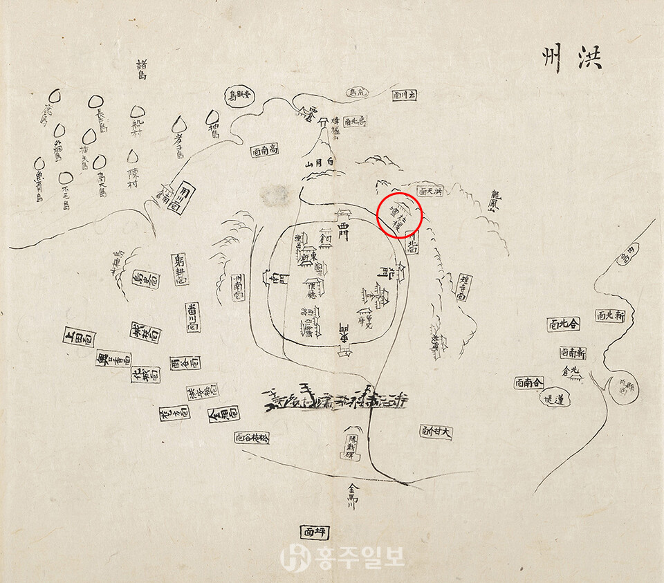 충청읍지 내 홍주지도에서도 홍주사직단이 서문 근처에 위치해 있다는 사실을 확인할 수 있다. 하지만 충청남도 읍지와 달리 다소 거리가 떨어져 있다. 자료=서울대학교 규장각 한국학연구원 소장.