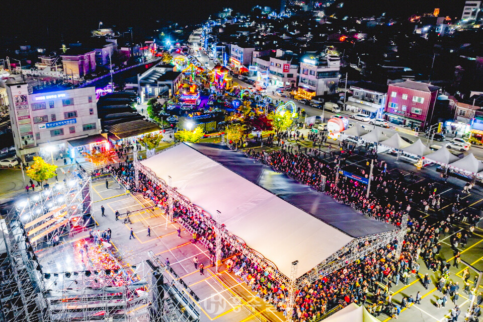 예산장터 삼국축제 현장.